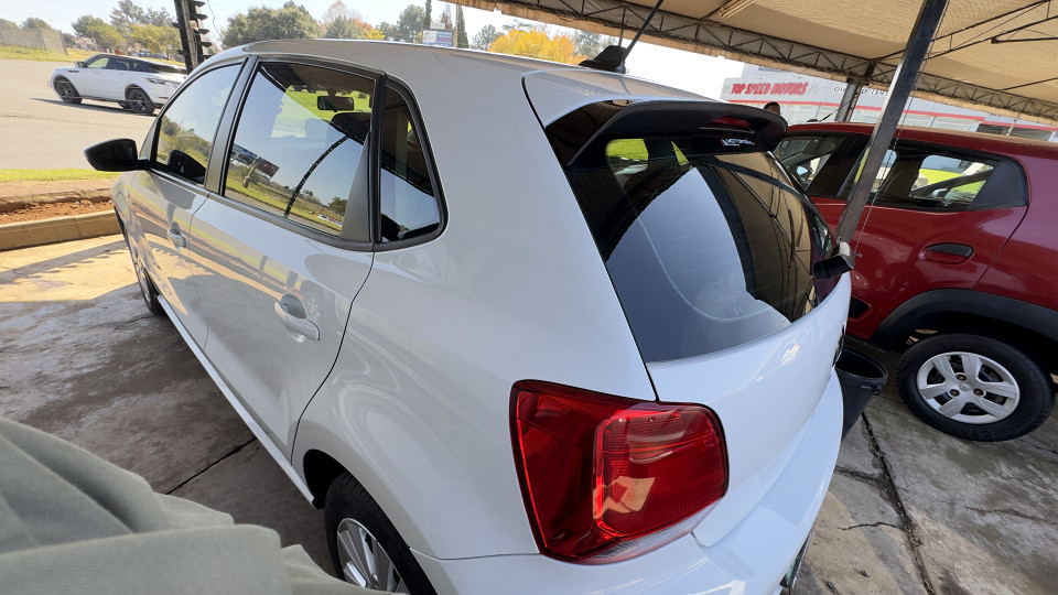 #VERY LOW KM BARGAIN!!!| 2025 VOLKSWAGEN POLO VIVO HATCH 1.4 LIFE id: 562777
