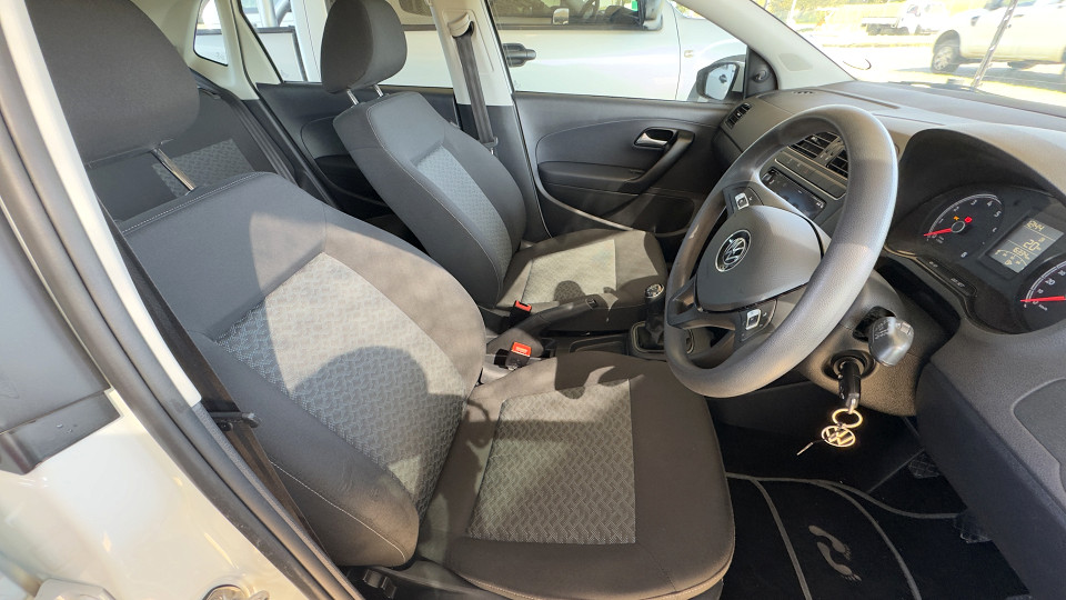 #VERY LOW KM BARGAIN!!!| 2025 VOLKSWAGEN POLO VIVO HATCH 1.4 LIFE id: 562777